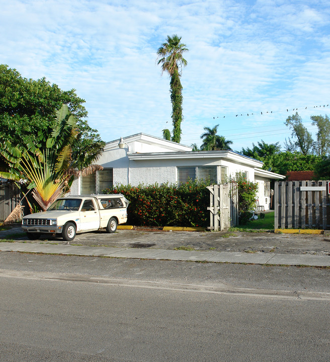 1045 NE 80th St in Miami, FL - Building Photo