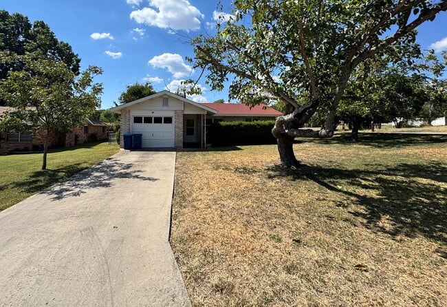 719 Lake Dr