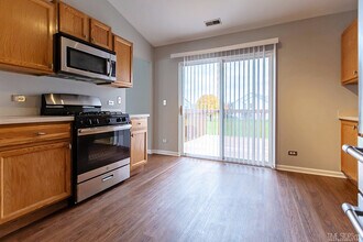 3321 Bromley Ln in Aurora, IL - Building Photo - Building Photo