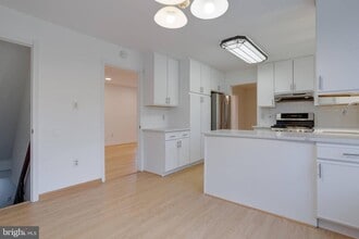 8122 Truro Ct in West Springfield, VA - Building Photo - Building Photo