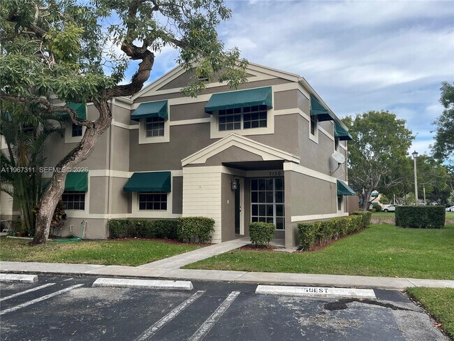 5150 Lake Loop Rd in Cooper City, FL - Building Photo - Building Photo