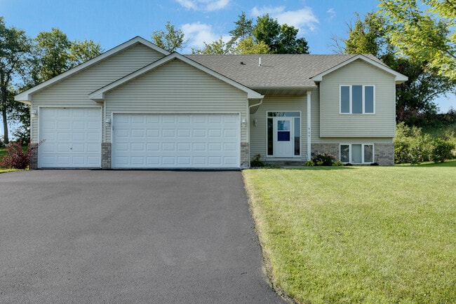 property at 809 Quail Pkwy