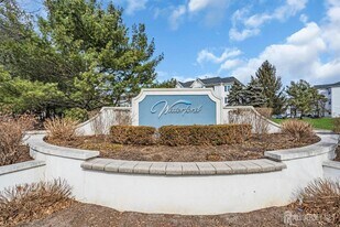 734 Waterford Dr in Edison, NJ - Building Photo