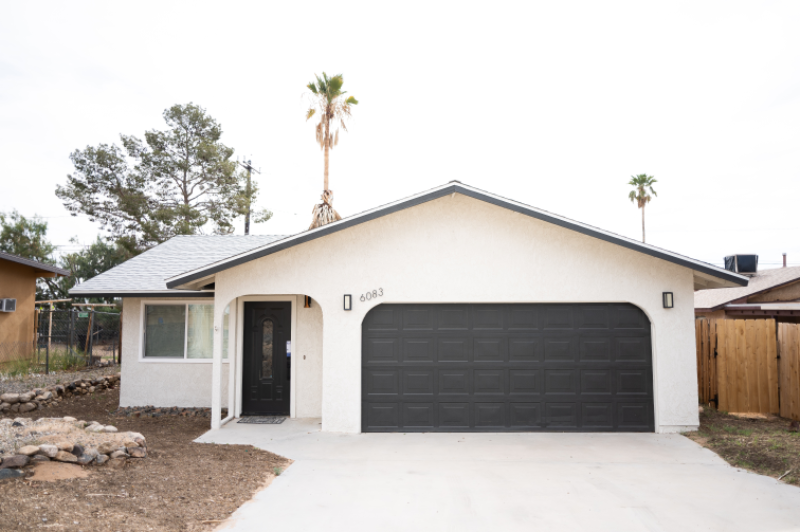 6083 Chia Ave in Twentynine Palms, CA - Foto de edificio