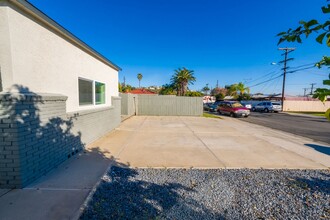 7160 Pearson St in La Mesa, CA - Foto de edificio - Building Photo