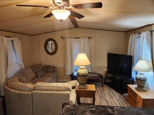 2121 New Tampa Hwy in Lakeland, FL - Building Photo - Building Photo