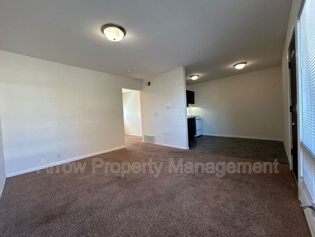 1414 Oakland Rd NE in Cedar Rapids, IA - Building Photo - Building Photo