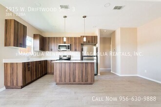 2915 W Driftwood St, Unit 3 in Edinburg, TX - Foto de edificio - Building Photo