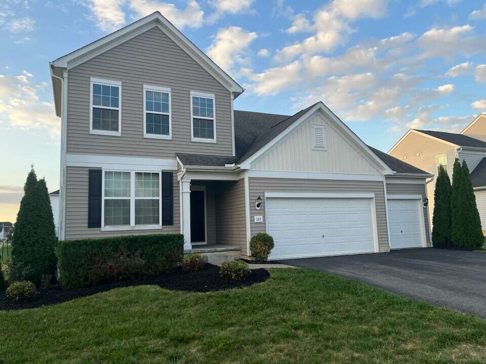 165 Saddlebred Cir, Unit 1 in Marysville, OH - Building Photo