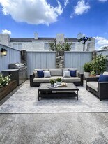 640 Wilcrest Dr in Houston, TX - Building Photo