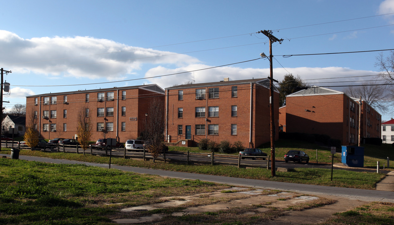 Shalom Apartments in Lynchburg, VA - Building Photo