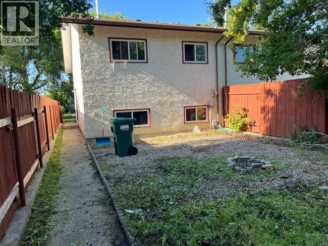 1907-196A 6a Ave N in Lethbridge, AB - Building Photo - Building Photo