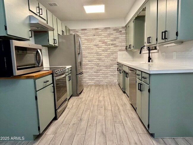 property at 2816 N 33rd Pl