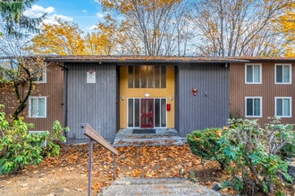 Whisperwood Apartments in Seattle, WA - Foto de edificio - Building Photo