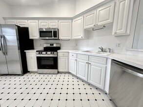 447 Enclave Pl in Lakeland, FL - Building Photo - Building Photo