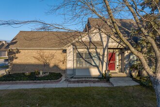 Oakbrook Villas in Ann Arbor, MI - Building Photo - Building Photo