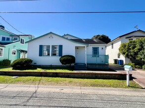 911 Ripple Ave in Pacific Grove, CA - Building Photo - Building Photo