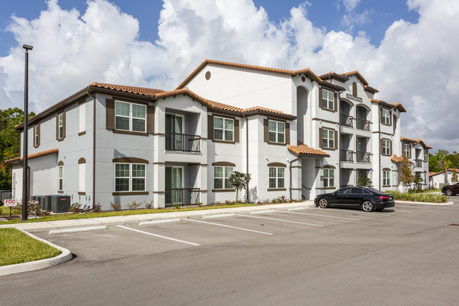 Venetian Apartments in Ft. Myers, FL - Building Photo - Building Photo