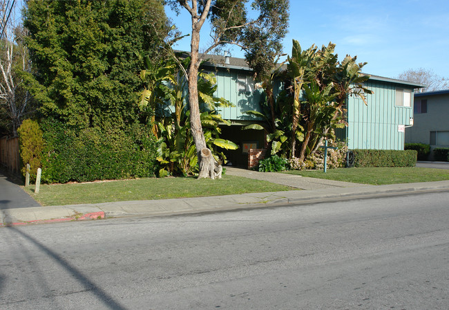 Latham Apartments in Mountain View, CA - Foto de edificio - Building Photo