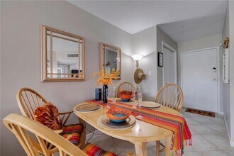 10365 Paradise Blvd, Unit 21 in Treasure Island, FL - Building Photo - Building Photo