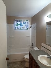 217 S Garden Ct, Unit f in Lewiston, ID - Foto de edificio - Building Photo
