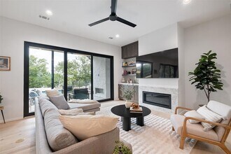2212 Trailside Dr in Austin, TX - Building Photo - Building Photo