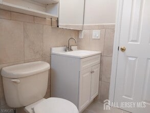 129 Bloomfield Ave in Woodbridge Township, NJ - Building Photo - Building Photo