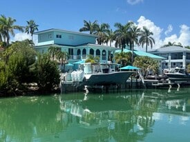 124 Indies Dr N in Duck Key, FL - Building Photo