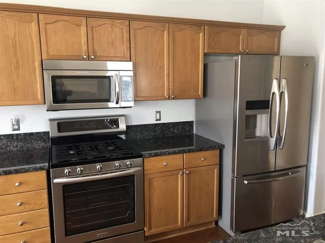 9619 Glen Ridge Dr in Reno, NV - Building Photo - Building Photo
