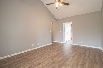 1913 Timberline Cir in Oak Grove, KY - Building Photo - Building Photo