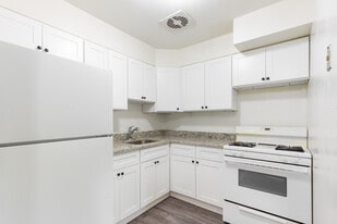 Hilltop Gardens in Baltimore, MD - Building Photo