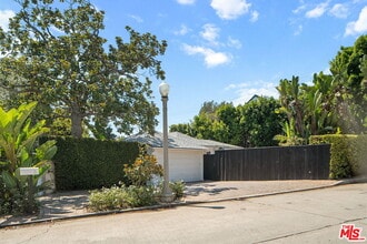 103 N Anita Ave in Los Angeles, CA - Building Photo - Building Photo
