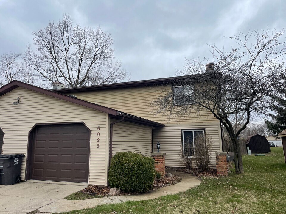 6023 Dichotomy Ct in Fort Wayne, IN - Building Photo