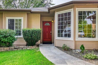349 S Thoreau Way in Boise, ID - Building Photo - Building Photo