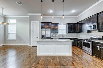 2504 Beall St in Houston, TX - Building Photo - Building Photo