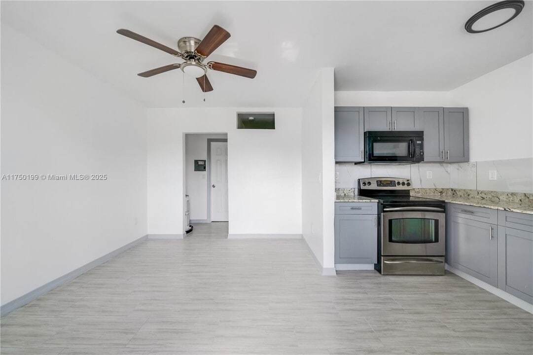 1281 NW 61st St in Miami, FL - Building Photo