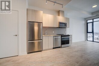 720 Whitlock Ave in Milton, ON - Building Photo - Building Photo