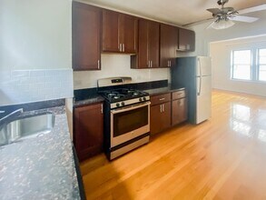 1950 W Wilson Ave, Unit 1944-2M in Chicago, IL - Foto de edificio - Building Photo