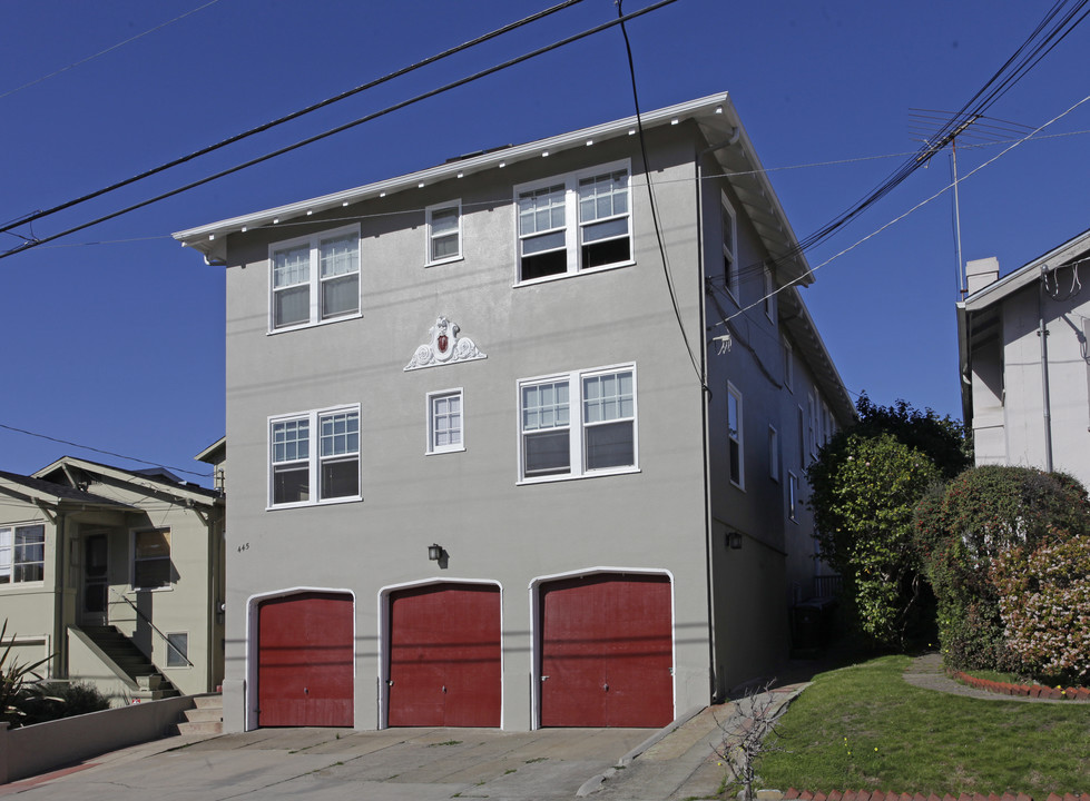 445 Athol Ave in Oakland, CA - Building Photo