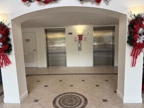 9300 Fontainebleau Blvd in Miami, FL - Building Photo - Building Photo