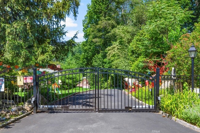 property at 400 Beechmont Dr