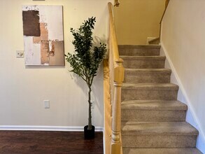 67 Balboa Ln in Franklin Township, NJ - Foto de edificio - Building Photo