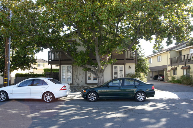 1070 Fremont St in Menlo Park, CA - Foto de edificio - Building Photo