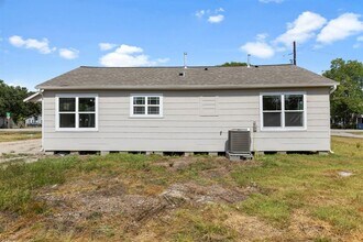 5311 Second St in Crosby, TX - Building Photo - Building Photo