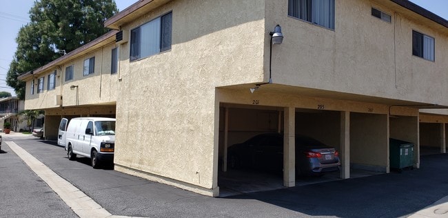 10518-10524 Western Ave in Downey, CA - Foto de edificio - Building Photo