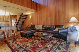 1001 Commonwealth Dr in Kings Beach, CA - Building Photo