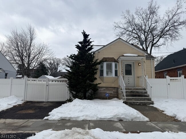 property at 1004 Sheridan Ave