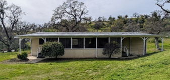 38227 Squaw Valley Rd in Yokuts Valley, CA - Building Photo