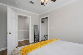 426 Russell Ave in Long Beach, MS - Foto de edificio - Building Photo