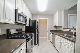 7885 W Flamingo Rd in Las Vegas, NV - Building Photo - Building Photo